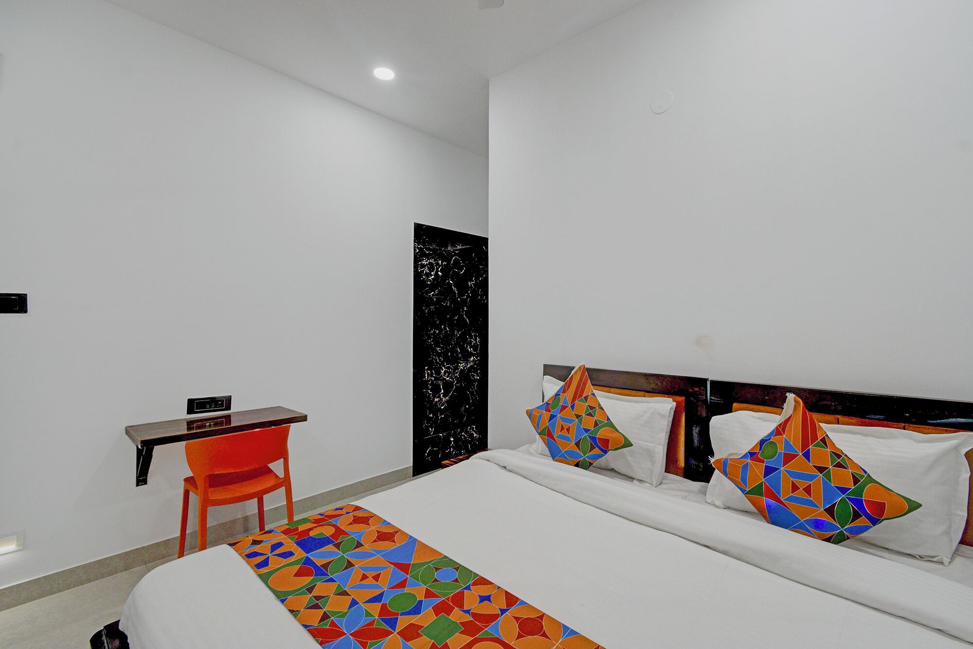 Egyptian cotton sheets, premium bedding, in-room safe, free WiFi
