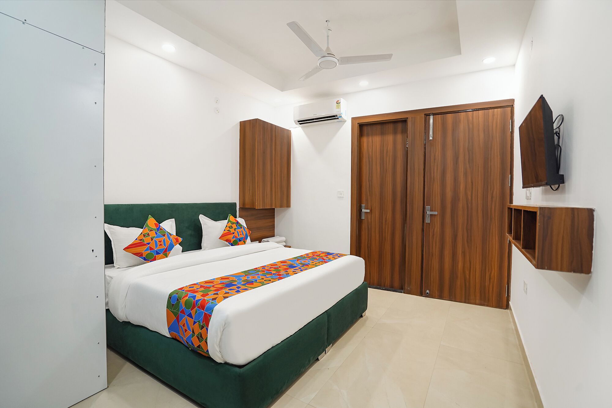 Egyptian cotton sheets, premium bedding, in-room safe, free WiFi