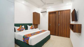 Egyptian cotton sheets, premium bedding, in-room safe, free WiFi
