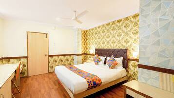 Egyptian cotton sheets, premium bedding, in-room safe, free WiFi