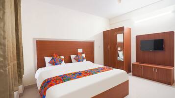 Egyptian cotton sheets, premium bedding, in-room safe, free WiFi