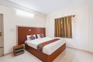 Egyptian cotton sheets, premium bedding, in-room safe, free WiFi - Fabhotel Athiti Residency (Bangalore)