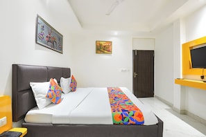 Executive Room | Egyptian cotton sheets, premium bedding, in-room safe, desk - Fabhotel Perfectionist (New Delhi)