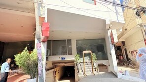 مدخل المنشأة