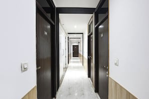 Lobby - Fabhotel Perfectionist (New Delhi)