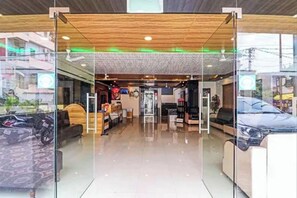 Property entrance - Fabhotel Vaishnavi Grand (Hyderabad)