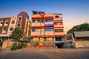 A multi-story building with a prominent 'fabHOTELS' sign, a staircase leading to the entrance, and a visible restaurant sign. - Fabhotel Akshay Inn (Pune)