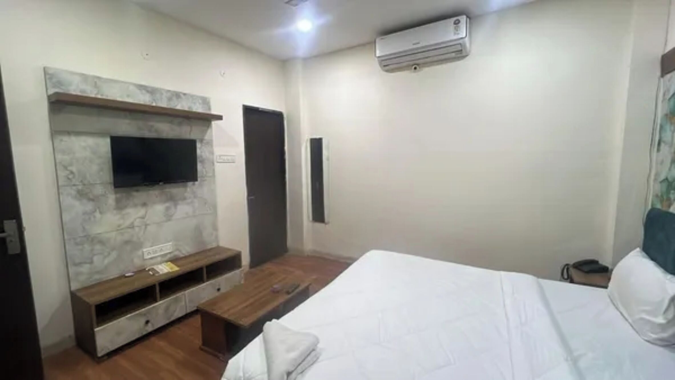 Sábanas de algodón egipcio, ropa de cama de alta calidad y wifi gratis 