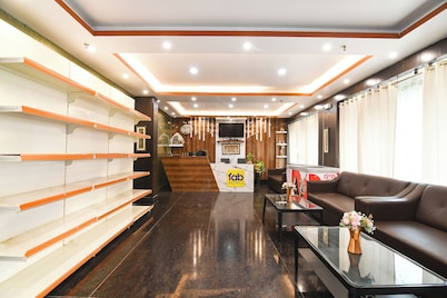 Fabhotel Leechi Lodging & Fooding