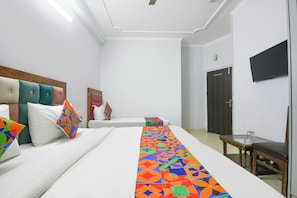 Family Room | Egyptian cotton sheets, premium bedding, free WiFi, bed sheets - Fabhotel Le Sancy (New Delhi)