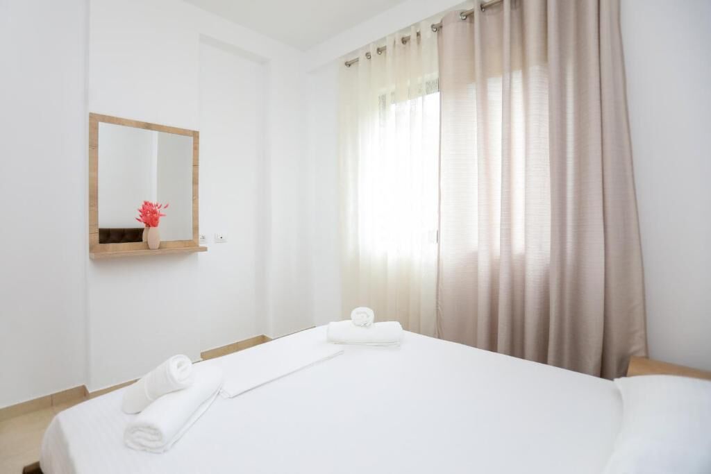 Honeymoon-Apartment, Balkon, Meerblick | Bügeleisen/Bügelbrett, kostenloses WLAN