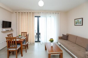 Junior Apartment, Balcony, Sea View | Living area