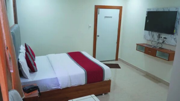 Egyptian cotton sheets, premium bedding, free WiFi, bed sheets - Fabhotel Mamatha Grand (Khammam)