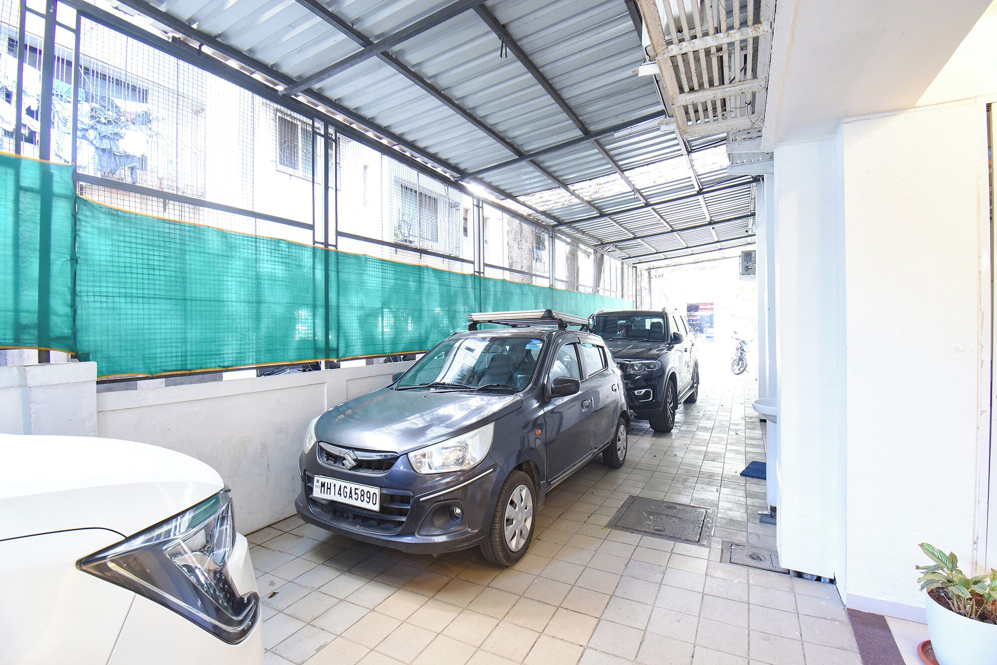 A car wash facility with multiple cars and a covered area.