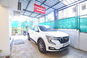 Free self parking - Fabhotel The Upper Room (Pune)