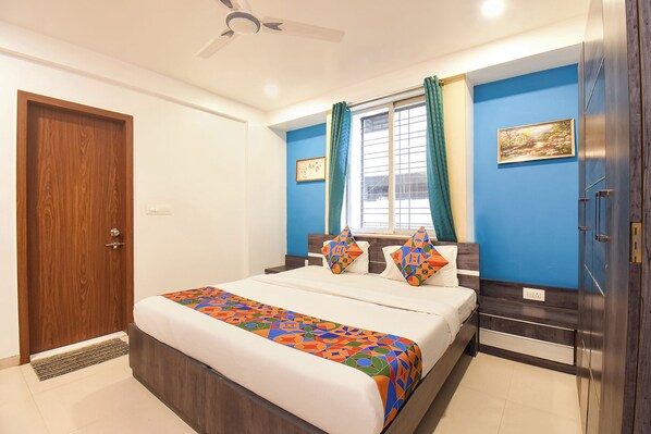 Egyptian cotton sheets, premium bedding, free WiFi, bed sheets