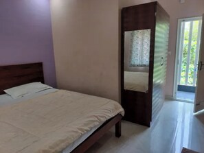 Deluxe Room | Egyptian cotton sheets, premium bedding, free WiFi, bed sheets - Fabhotel Mr Guest Line (Bangalore)