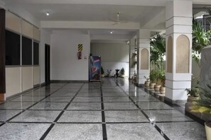 Property entrance - Fabhotel Anu Grand (Vijayawada)