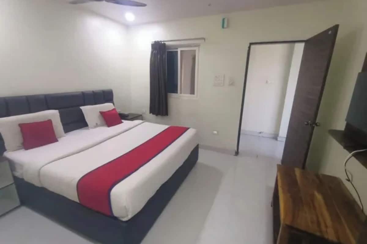 ห้องดีลักซ์ | ผ้าปูที่นอนฝ้ายอียิปต์, เครื่องนอนระดับพรีเมียม, Wi-Fi ฟรี, ผ้าปูที่นอน