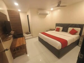 Egyptian cotton sheets, premium bedding, free WiFi, bed sheets - Fabhotel Anu Grand (Vijayawada)