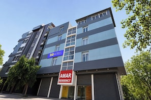 A multi-story building with a sign for 'fabHOTELS' and a red sign for 'AMAR RESIDENCY'. - Fabhotel Amar Residency (New Delhi)