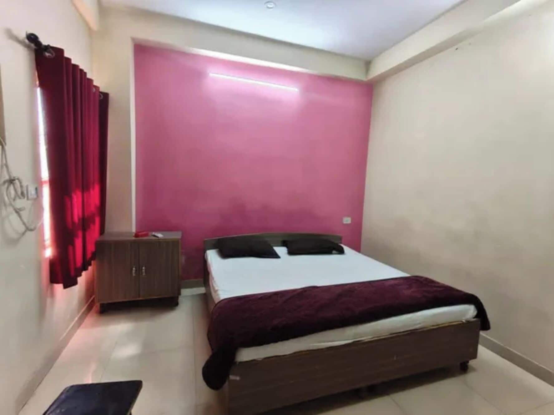 Egyptian cotton sheets, premium bedding, in-room safe, free WiFi