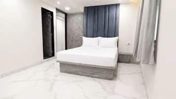 Family Room | Egyptian cotton sheets, premium bedding, in-room safe, free WiFi