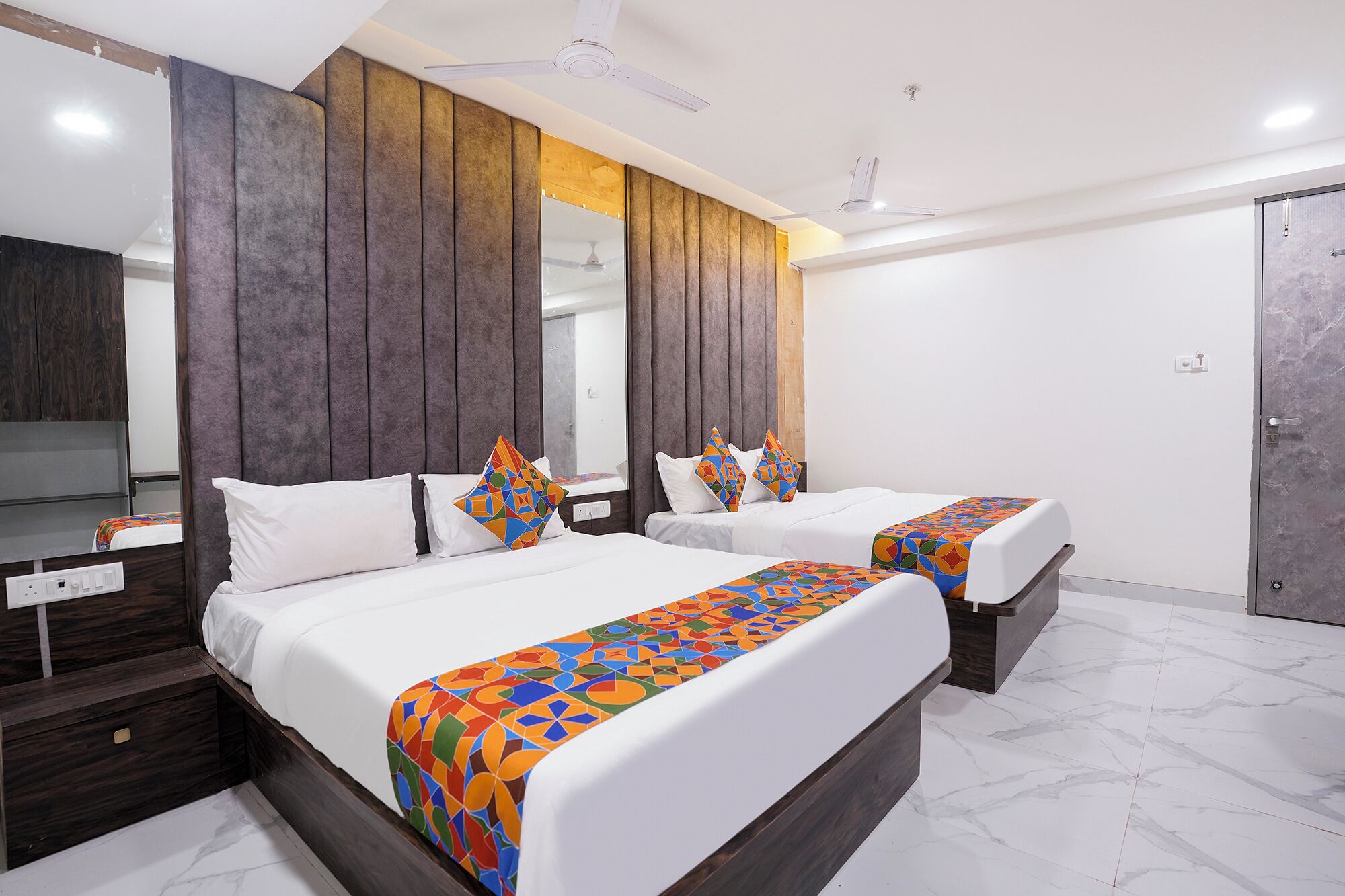 Suite | Egyptian cotton sheets, premium bedding, in-room safe, free WiFi