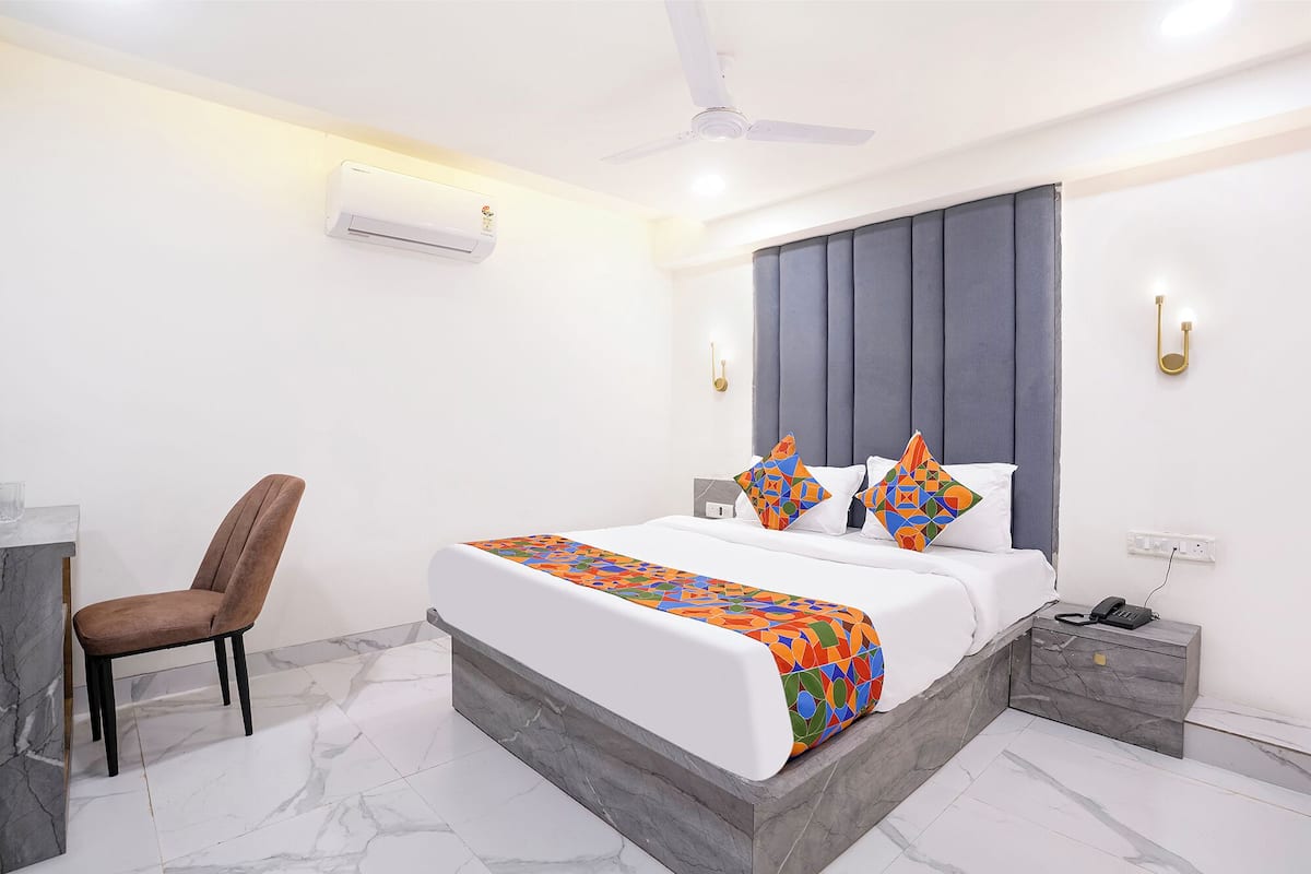 Family Room | Egyptian cotton sheets, premium bedding, in-room safe, free WiFi