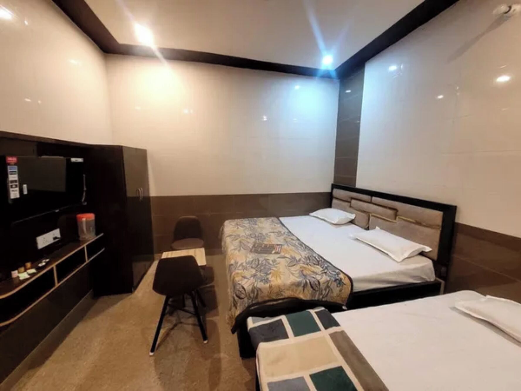 Habitación familiar | Sábanas de algodón egipcio, ropa de cama de alta calidad, caja fuerte