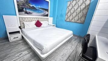 Egyptian cotton sheets, premium bedding, in-room safe, free WiFi