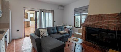 Smart TV, fireplace