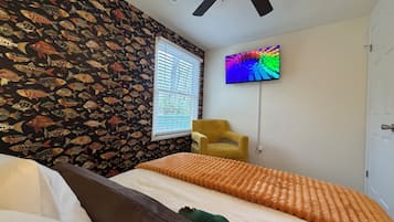 BĂŒgeleisen/BĂŒgelbrett, Reisekinderbett, kostenloses WLAN, BettwĂ€sche