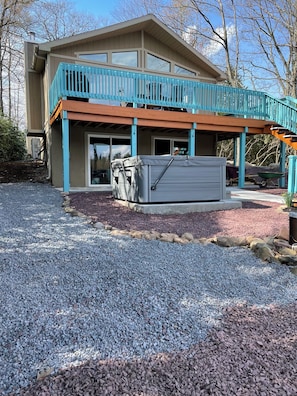 Exterior - "The Creel" 3BR Private Lakefront, Hot Tub (Lake Harmony)