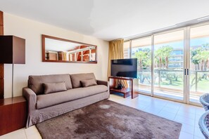TV - Vila das Lagoas Salgados Retreat (Guia)