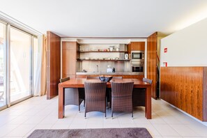 Dining - Vila das Lagoas Salgados Retreat (Guia)