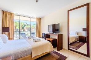 Appartement, 2 chambres, accès piscine, vue piscine | 2 chambres, lits bébé (en supplément)