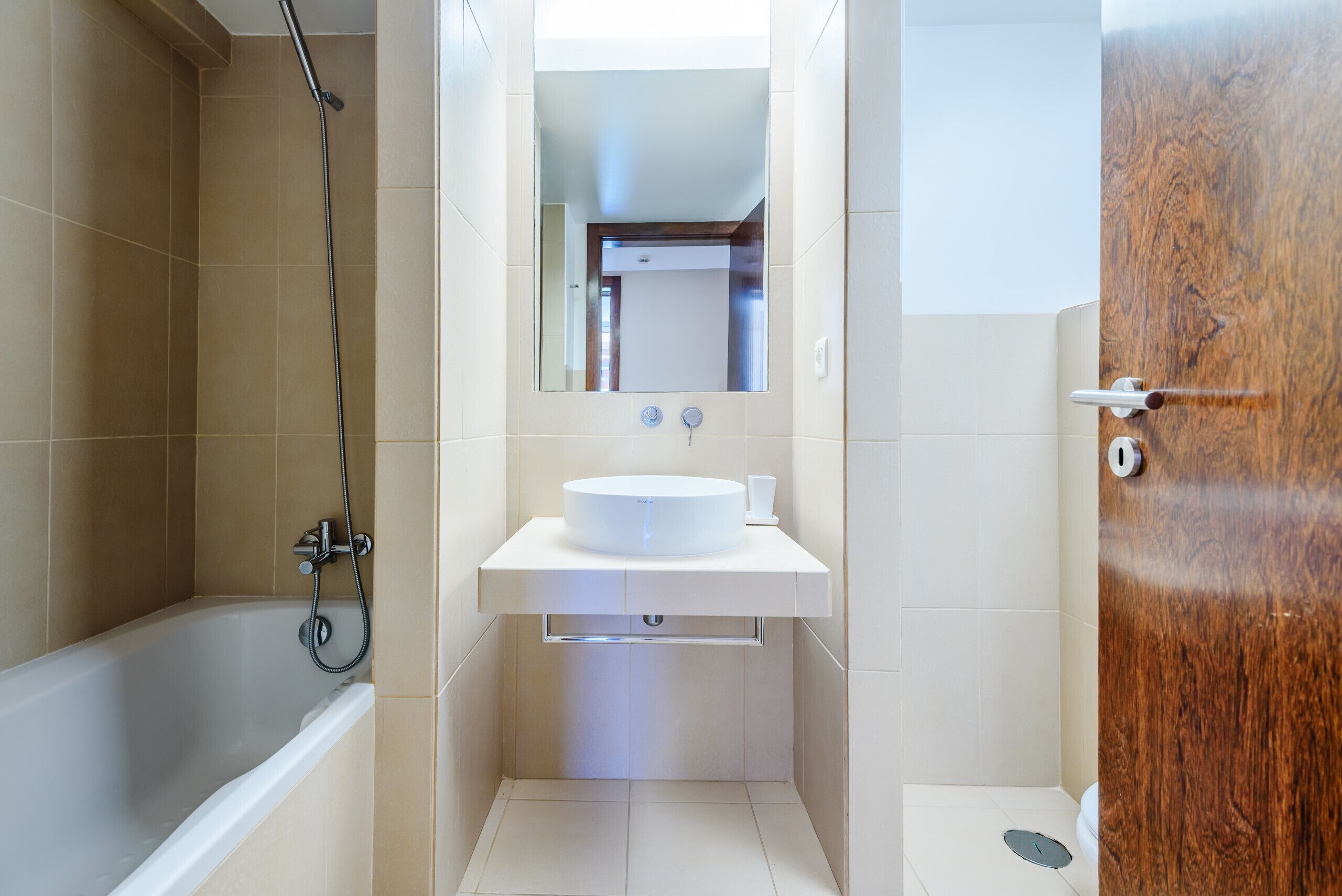 Appartamento, 2 camere da letto, accesso alla piscina, vista piscina | Bagno | Doccia, asciugamani