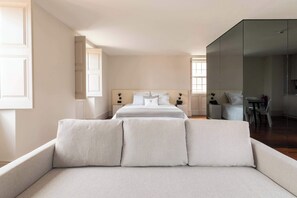 Cuna de viaje, wifi y ropa de cama 