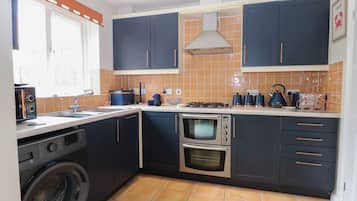 Cookware/dishes/utensils
