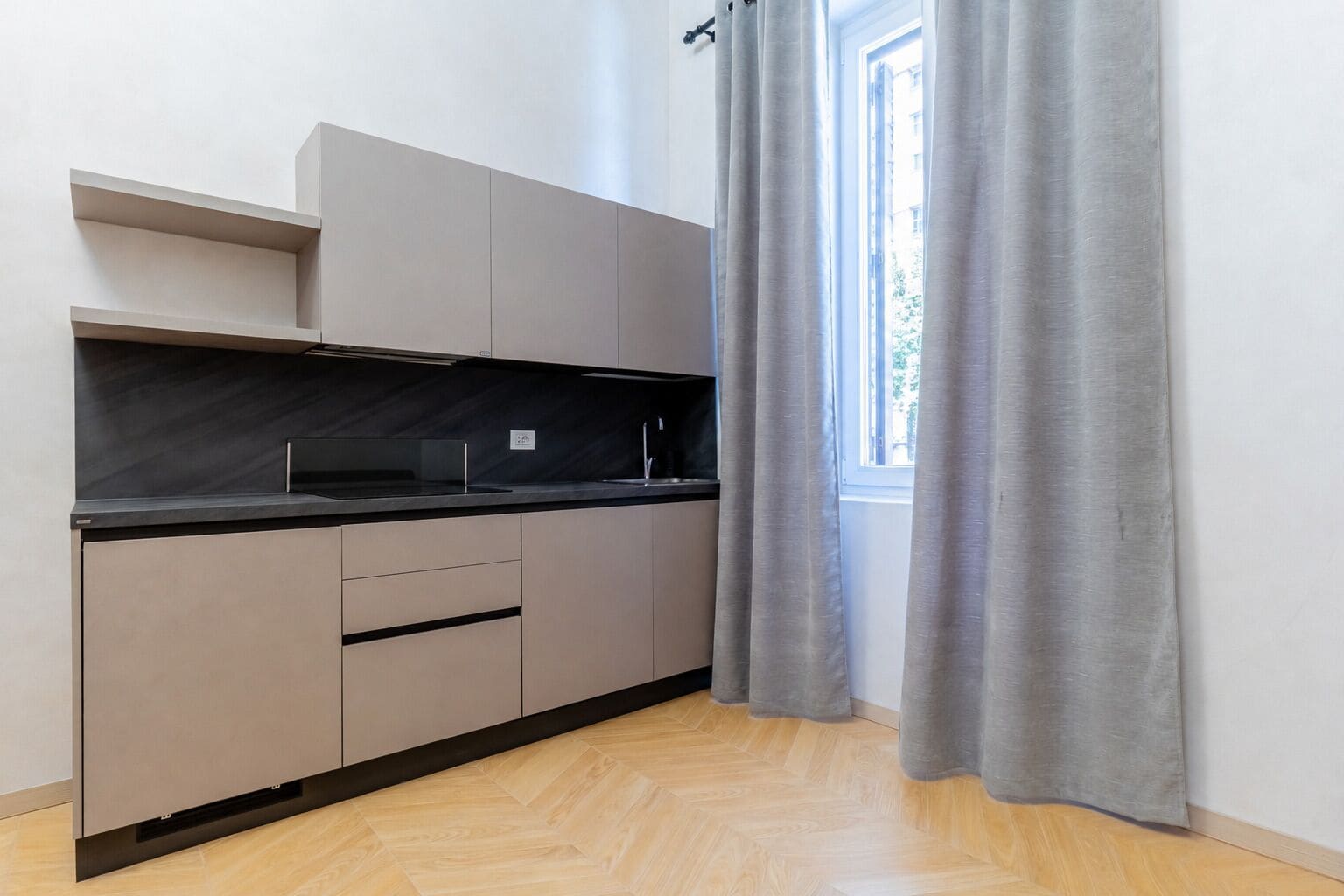 Deluxe Suite, City View | Private kitchen | Espresso maker, coffee/tea maker, electric kettle