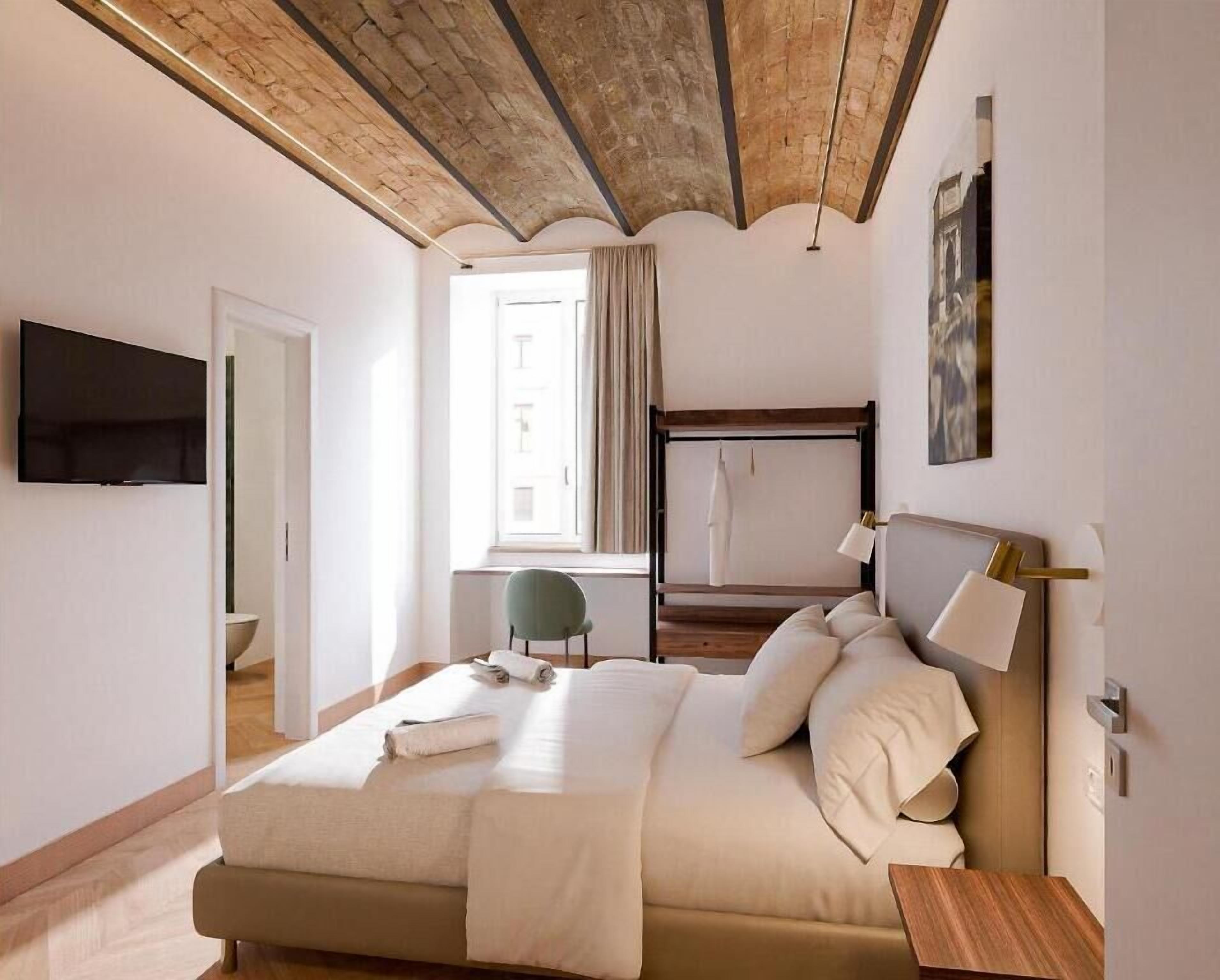 Double Room, Courtyard View | In-room safe, soundproofing, free WiFi