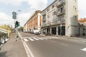 Exterior - Cozy 57m2 apartment, ideal for 3 people, located on the fifth floor of a building with lift.The property is located in the Navigli area, one of the areas most loved by citizens and tourists, in a context full of services. The location is also ideal for r (Milan)