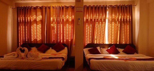 Classic Apartment, Balcony, Mountain View | Blackout drapes, iron/ironing board, free WiFi - Hotel Silver Jubilee (Chibahal)