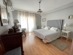 3 bedrooms, Internet, bed sheets - Elegant apartment with Sierra Nevada view - 6 guests (Granada)