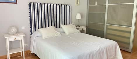 3 bedrooms, internet, bed sheets
