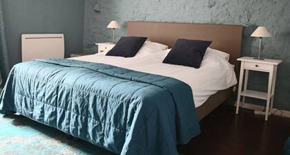 Cozy Blue Room at the Farm with Breakfast