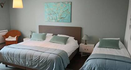 Rural Charm, Comfortable Green Room with Gourmet Breakfast