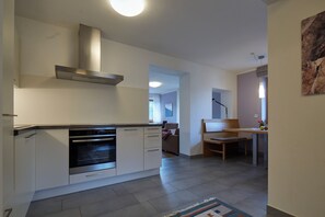 Fridge, oven, stovetop, dishwasher - Apartments Schwarzlehen Idyllic time-out with organic pool surrounded by green nature (Naturno)