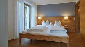2 Schlafzimmer, Zimmersafe, Schreibtisch, Reisekinderbett